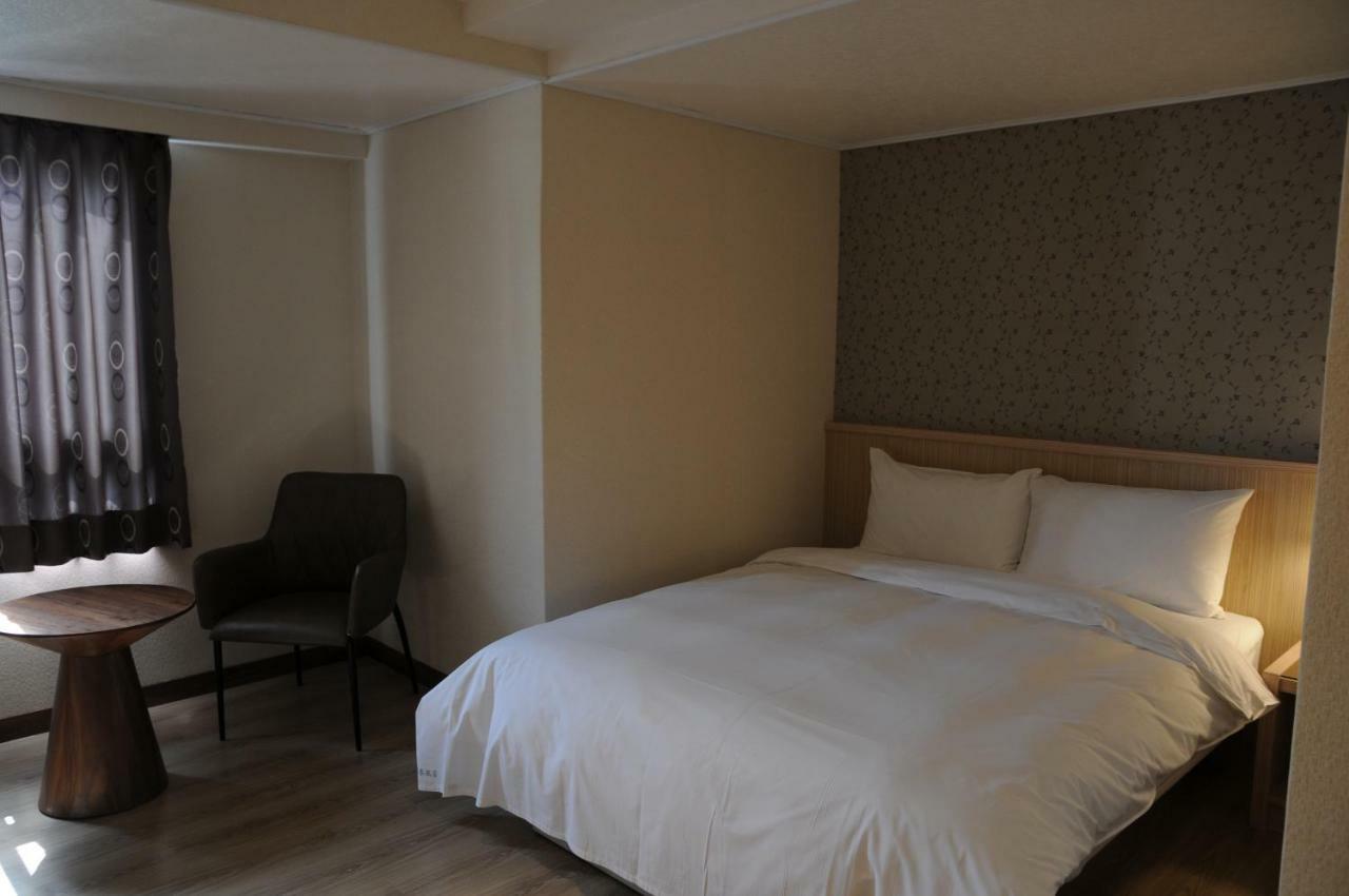Sung Tai Hotel Каосюн Екстериор снимка