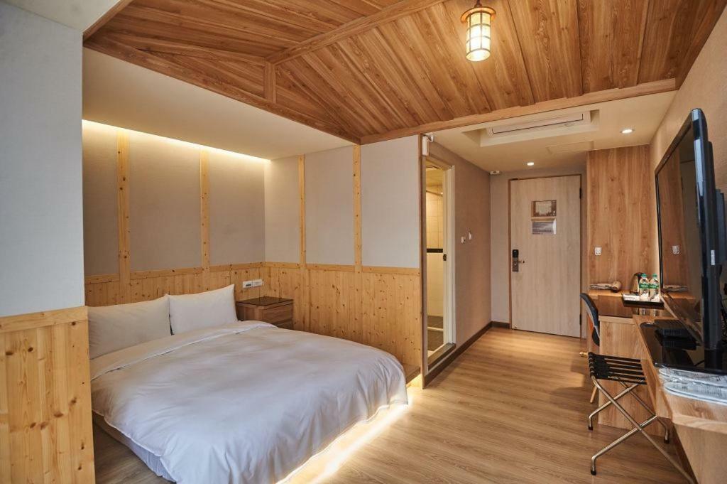 Sung Tai Hotel Каосюн Екстериор снимка